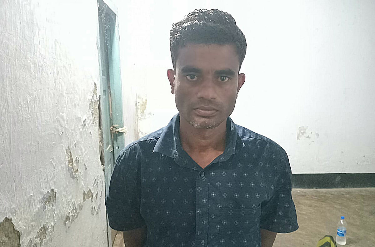 তল্লাশিতে ইউপি সদস্যের লুঙ্গির কোঁচা থেকে বেরিয়ে এল ১৯৮ ইয়াবা