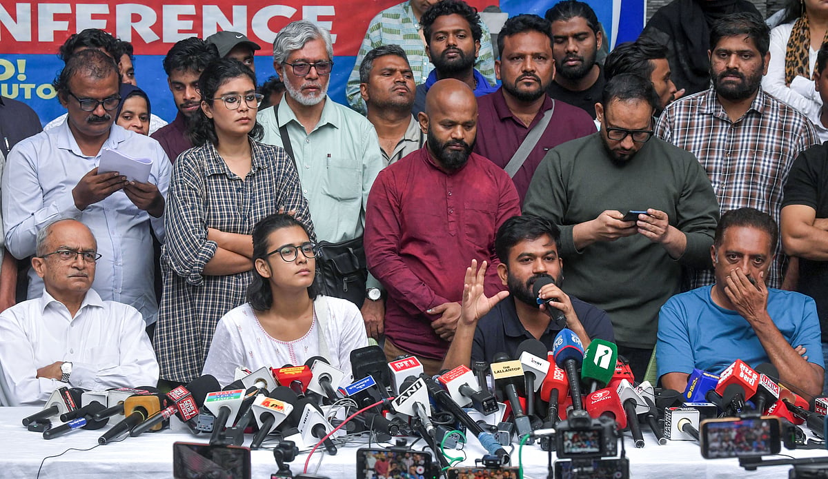 দিল্লিতে জাতীয় পতাকা ওড়ানোর আগেই কেন গ্রেপ্তার হওয়ার আশঙ্কায় অভিজিৎ দিপকে