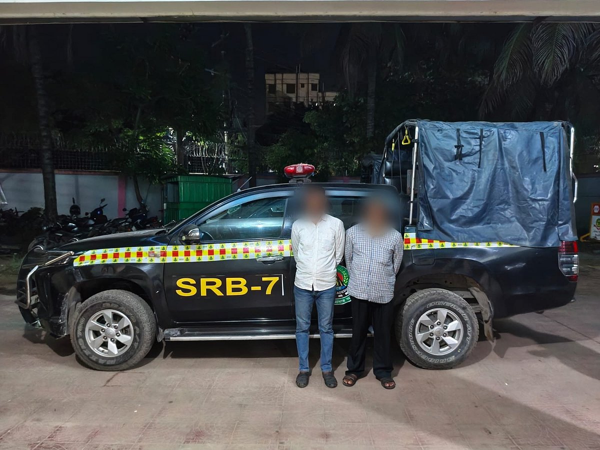চট্টগ্রাম বন্দর থেকে নারায়ণগঞ্জ নেওয়ার পথে ৮০ লাখ টাকার কাপড় উধাও, গ্রেপ্তার ২