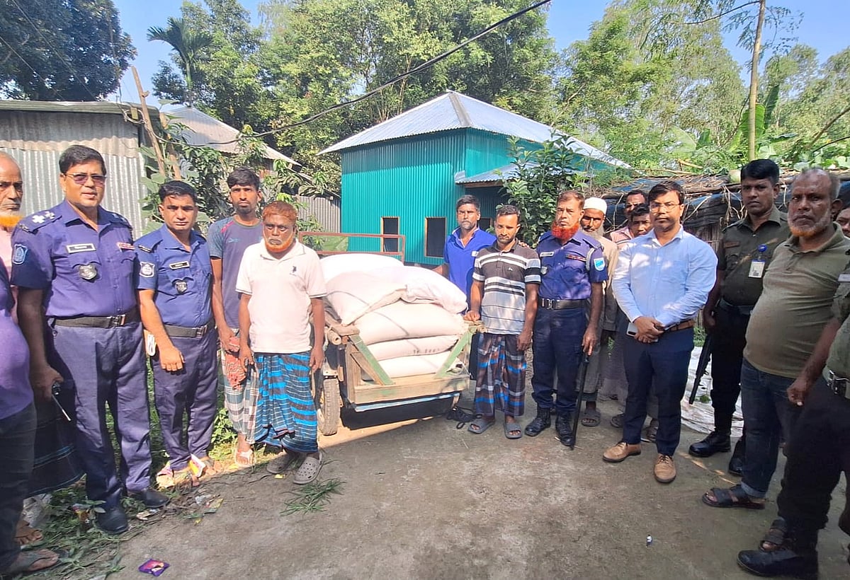 মানিকগঞ্জে সার পাচারকালে সাব-ডিলার আটক, দুই লাখ টাকা জরিমানা