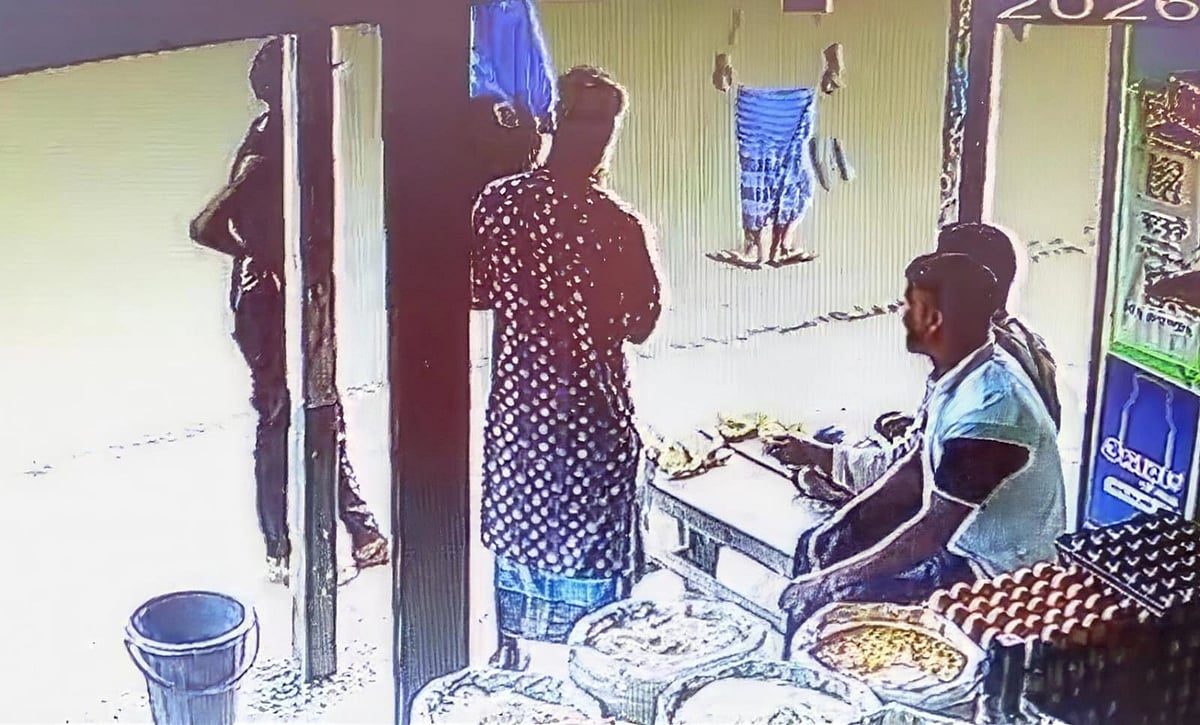 কুড়িয়ে পাওয়া সাউন্ড গ্রেনেডের পিন খুলতেই বিকট বিস্ফোরণ, হাতের আঙুল বিচ্ছিন্ন যুবকের