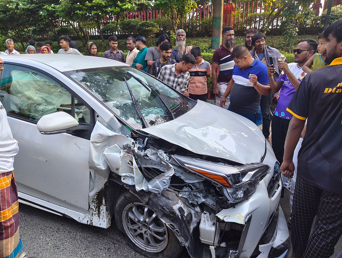 রাজশাহী বিশ্ববিদ্যালয়ের শিক্ষার্থীর প্রাইভেট কারচাপায় রিকশাচালক নিহত, আহত ২