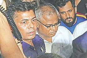 হাসপাতাল থেকে সার্কিট হাউসে ফিরেই সিন্ডিকেট সভা ডাকলেন চুয়েট উপাচার্য