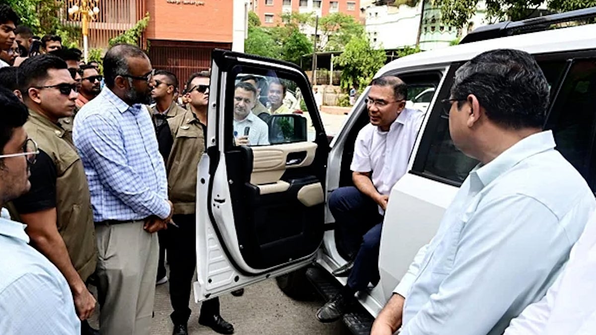 আকস্মিক পরিদর্শনে আজিমপুর কোয়ার্টারের পরিবেশ নিয়ে ক্ষুব্ধ প্রধানমন্ত্রী