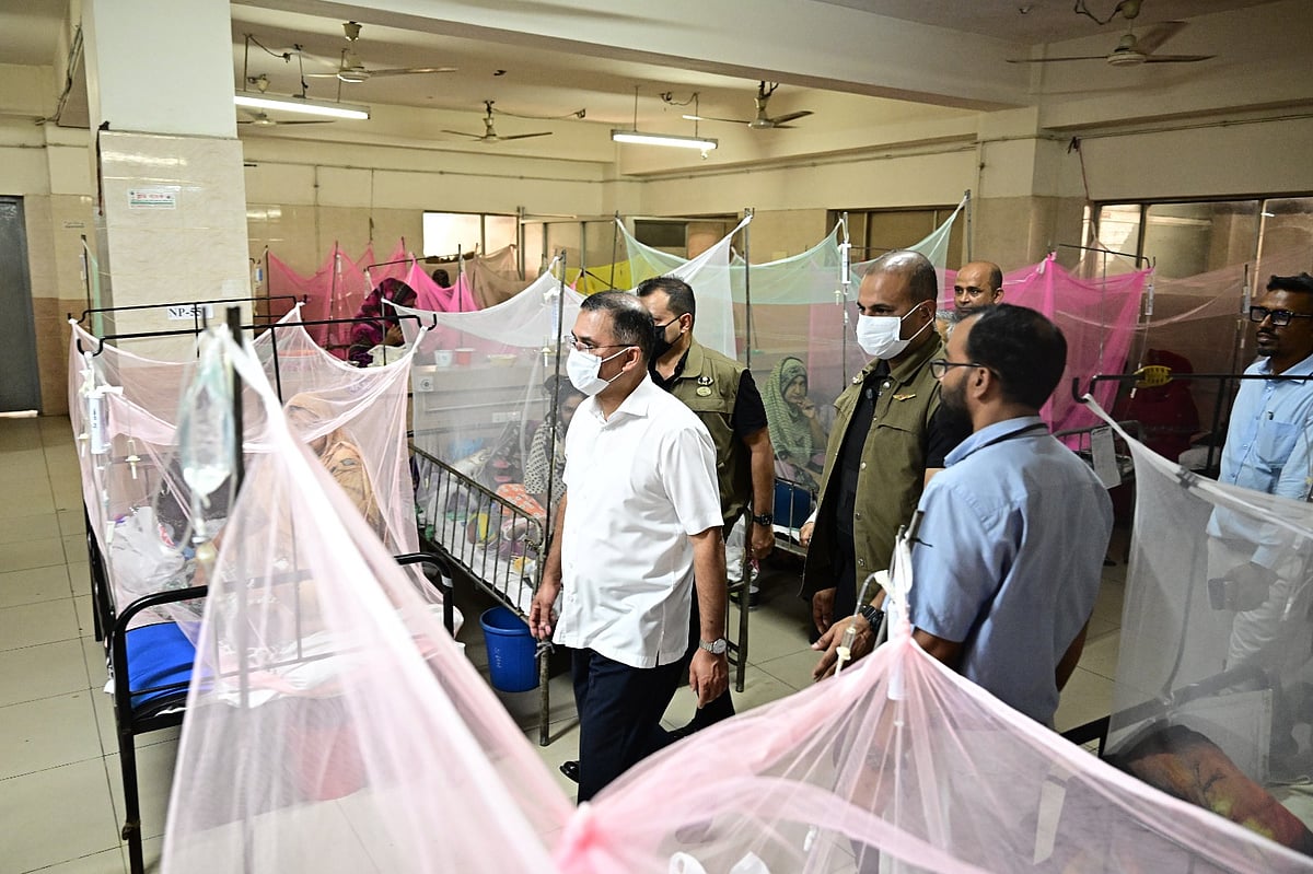 প্রধানমন্ত্রী হাসপাতাল পরিদর্শনে গিয়ে দেখেন কক্ষে ধূমপান করছেন চিকিৎসক, পরে বরখাস্ত