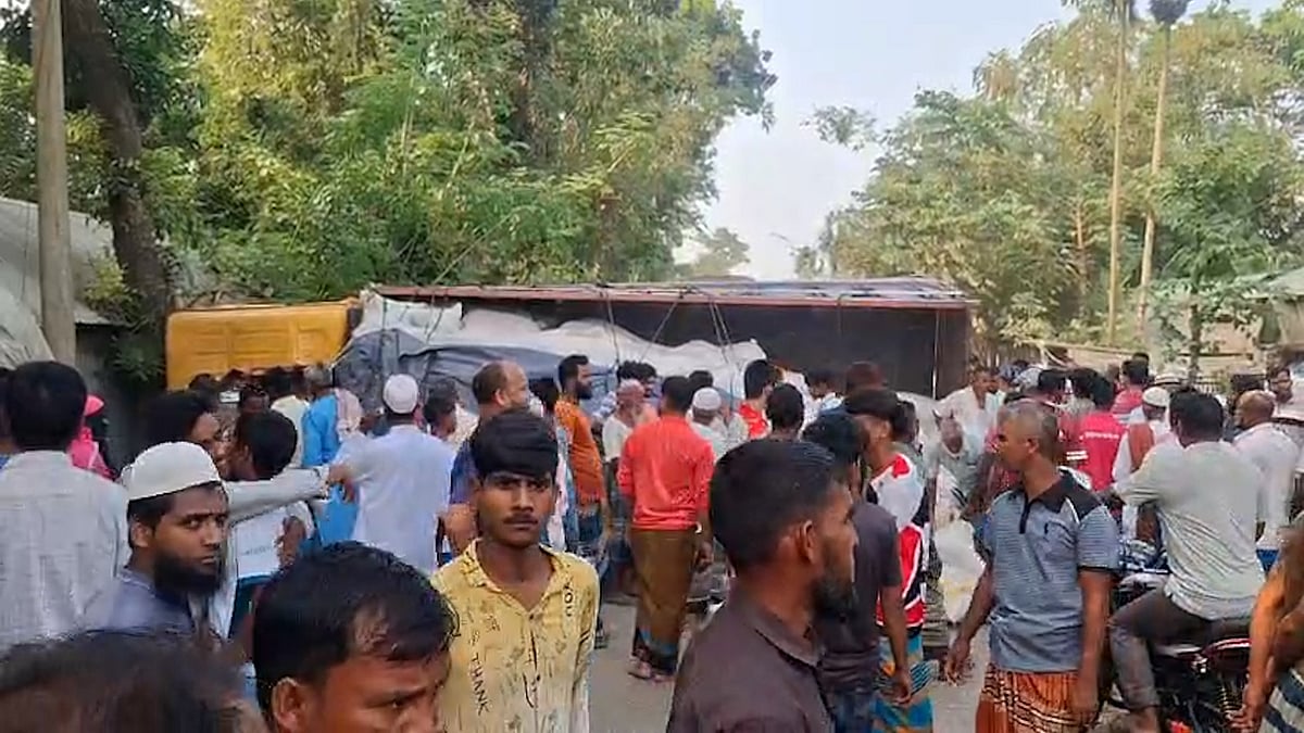 রৌমারীতে ট্রাক–অটোরিকশার সংঘর্ষে নিহত ৫, একই পরিবারের ৩ জন
