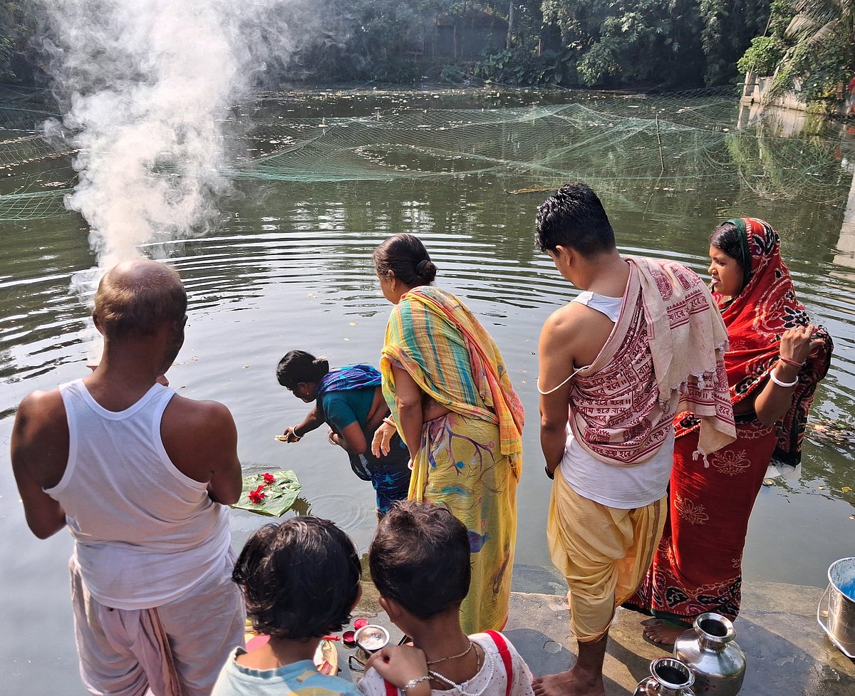 দুর্গাপূজার স্মৃতি থেকে নতুন প্রজন্মের সম্ভাবনা