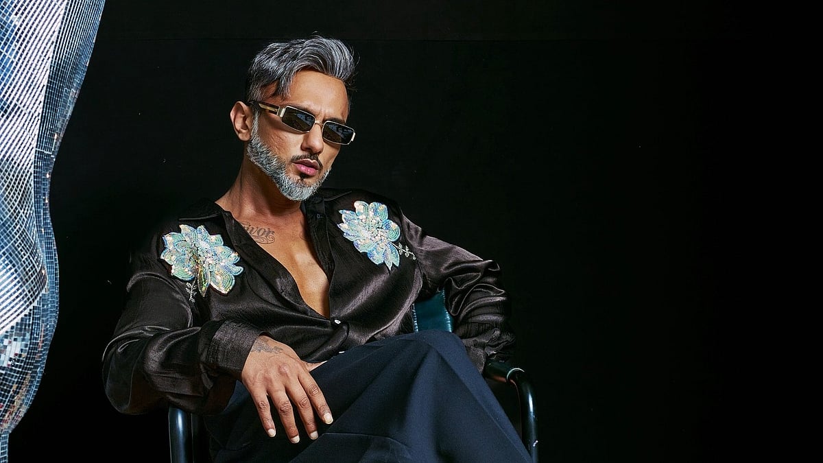 গাড়ির মধ্যে যৌন সম্পর্ক নিয়ে ইঙ্গিতপূর্ণ মন্তব্য, হানি সিংকে জিজ্ঞাসাবাদ
