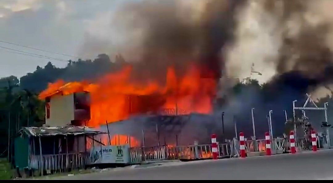 কক্সবাজারে রিসোর্টে আগুন, মৃত্যু ও নিখোঁজের তথ্য নেই পুলিশের কাছে