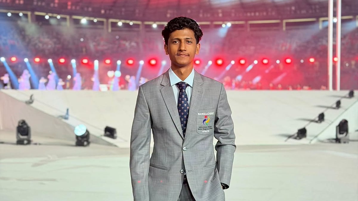 ‘ক্রস’ চিহ্নে বিমানবন্দরে আটকে গেলেন মুহতাসিন