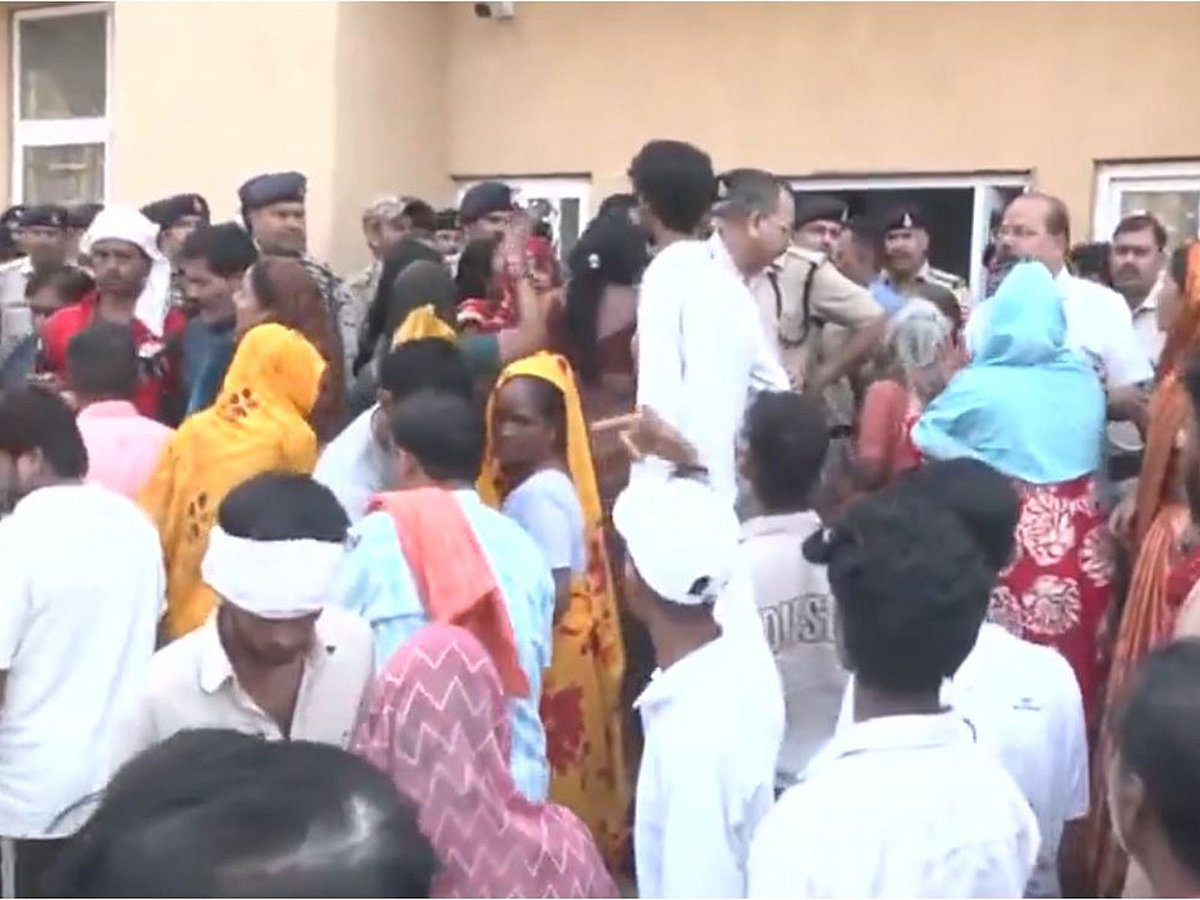 ভারতে পুলিশের তল্লাশি চৌকি ভেঙে পুণ্যার্থীদের ওপর উঠে গেল ট্রাক, নিহত ১৫