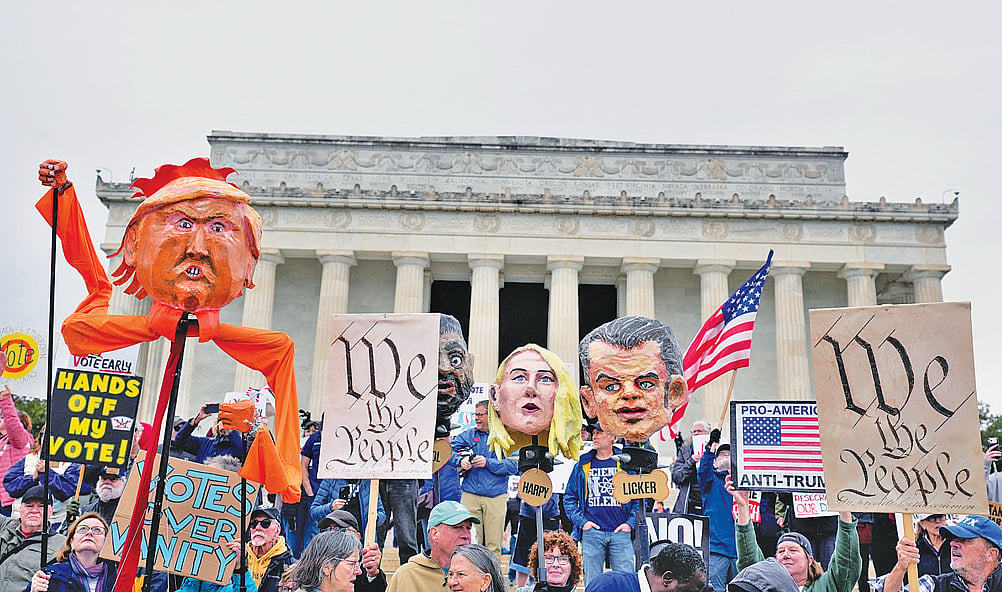 যুক্তরাষ্ট্রজুড়ে ট্রাম্পবিরোধী বিক্ষোভ