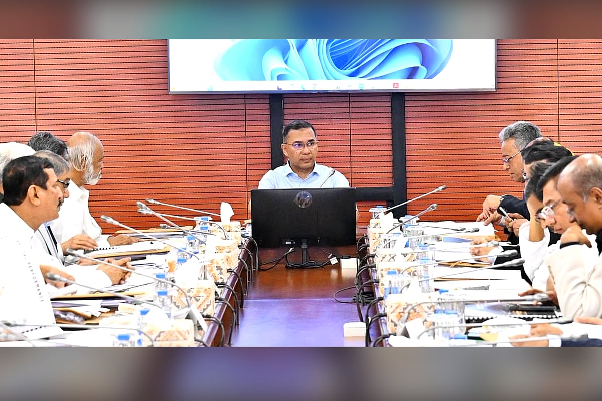 প্রধানমন্ত্রী তারেক রহমানের সভাপতিত্বে মন্ত্রিসভার বৈঠক। আজ রোববার বিকেলে সচিবালয়ে 