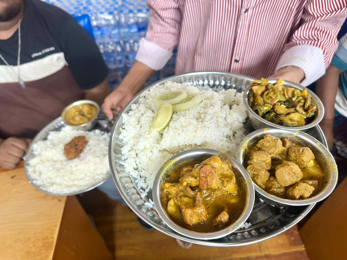 ঢাকার যে আটটি দোকানে পাবেন নিরামিষ ও বাঙালি খাবারের স্বাদ
