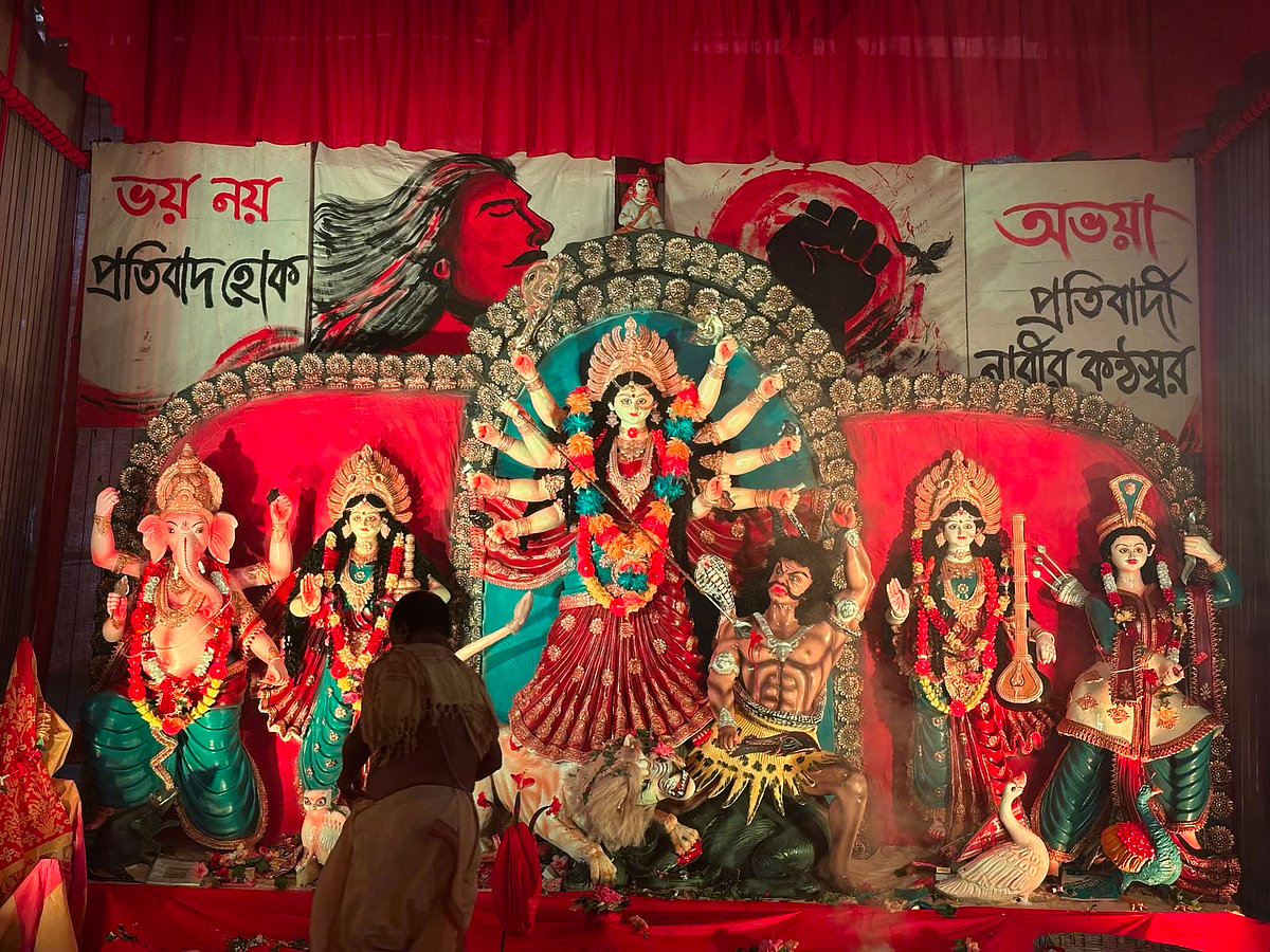 ‘অভয়া’ রূপে দুর্গা, পূজামণ্ডপে নারী নিপীড়নের প্রতিবাদ