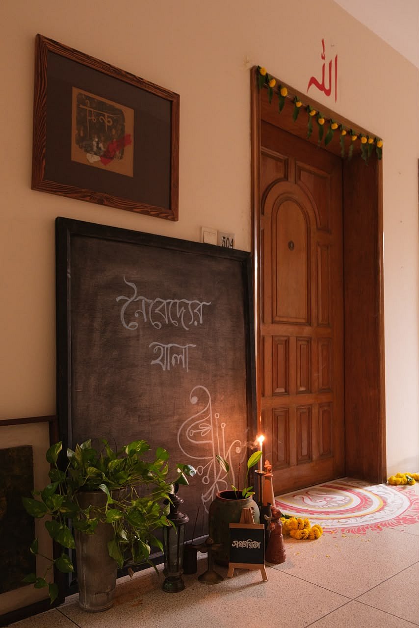 ঢাকার যে আটটি দোকানে পাবেন নিরামিষ ও বাঙালি খাবারের স্বাদ