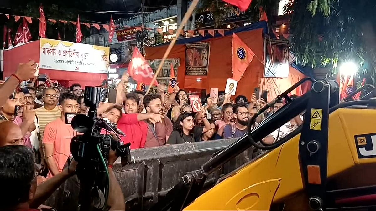 কলকাতায় বিভিন্ন মণ্ডপের সামনে বইয়ের স্টল ভাঙচুর, হাইকোর্টে মামলা করল সিপিএম