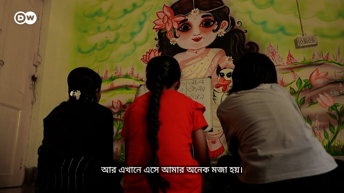 যৌনপল্লিতে বেড়ে ওঠা রতন দলুই এখন শিশুদের স্বপ্ন গড়ার কারিগর