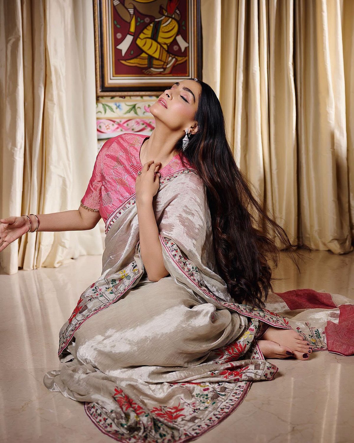 সোনমের পুরোনো সাজে নতুন বার্তা