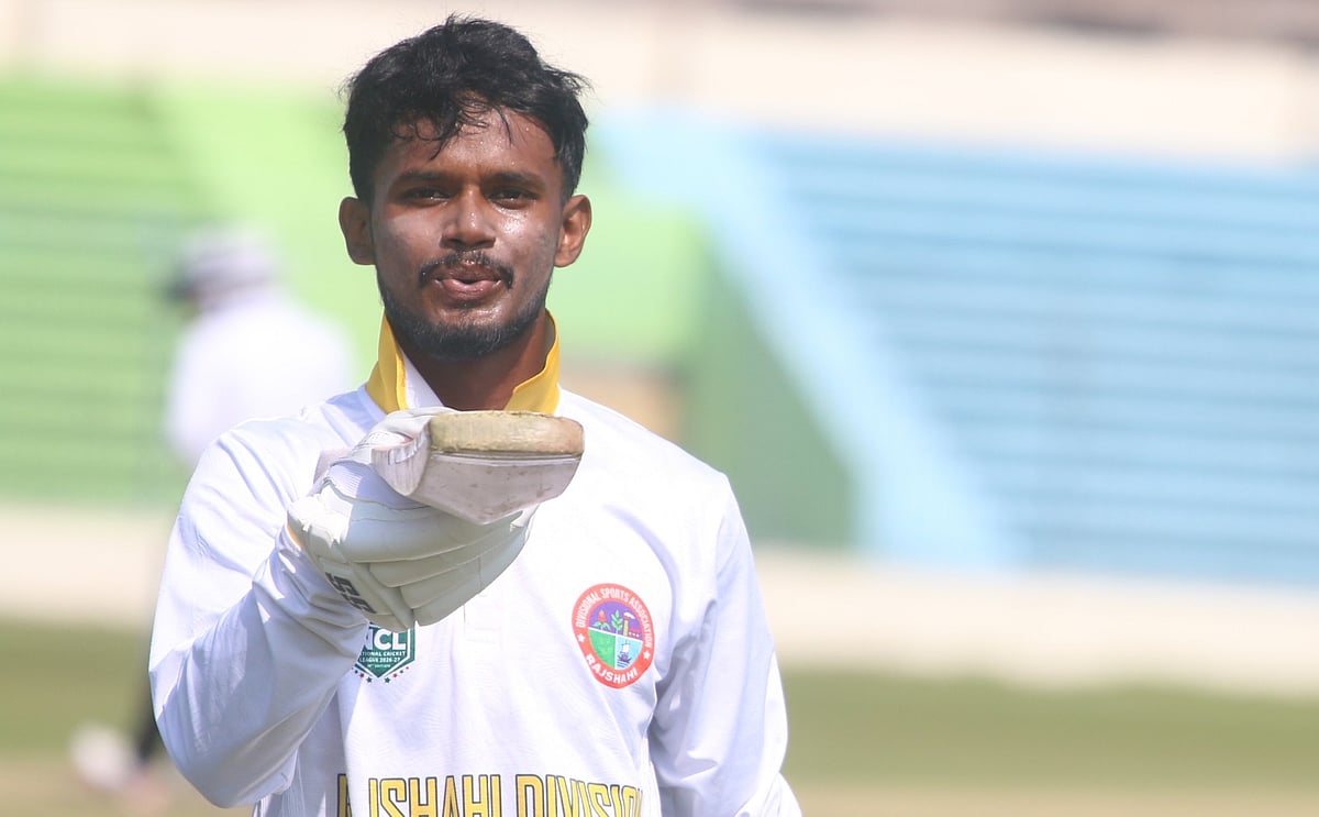 প্রথম সেঞ্চুরিকেই ডাবল বানালেন নাঈম, আজিজুলের ১০ ছক্কার সেঞ্চুরি