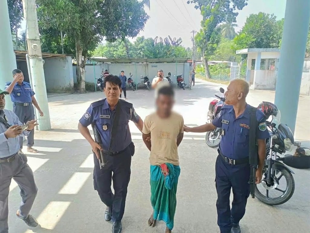 নেশার টাকা না পেয়ে মাকে গলা কেটে হত্যার অভিযোগ, ছেলে আটক