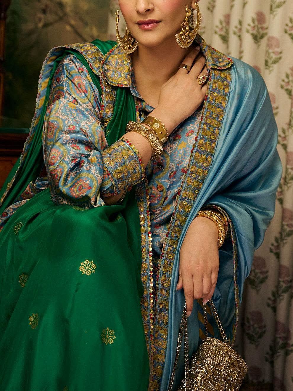 সোনমের পুরোনো সাজে নতুন বার্তা