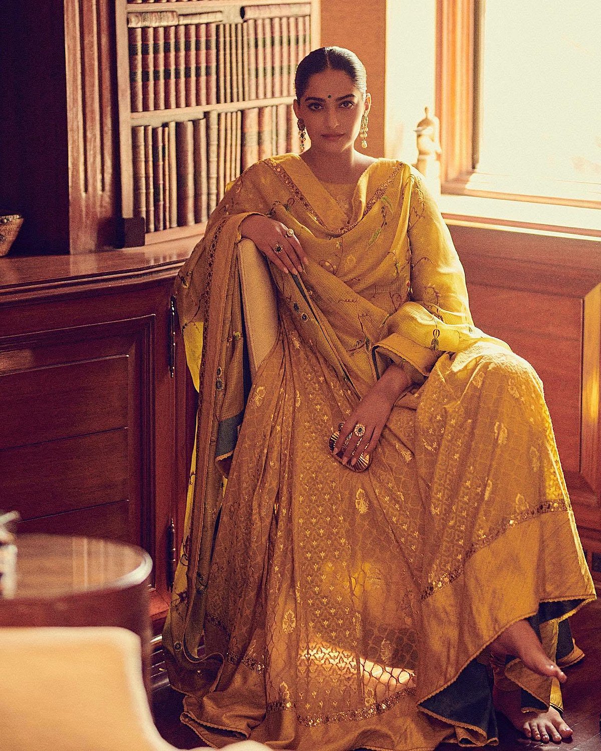 সোনমের পুরোনো সাজে নতুন বার্তা