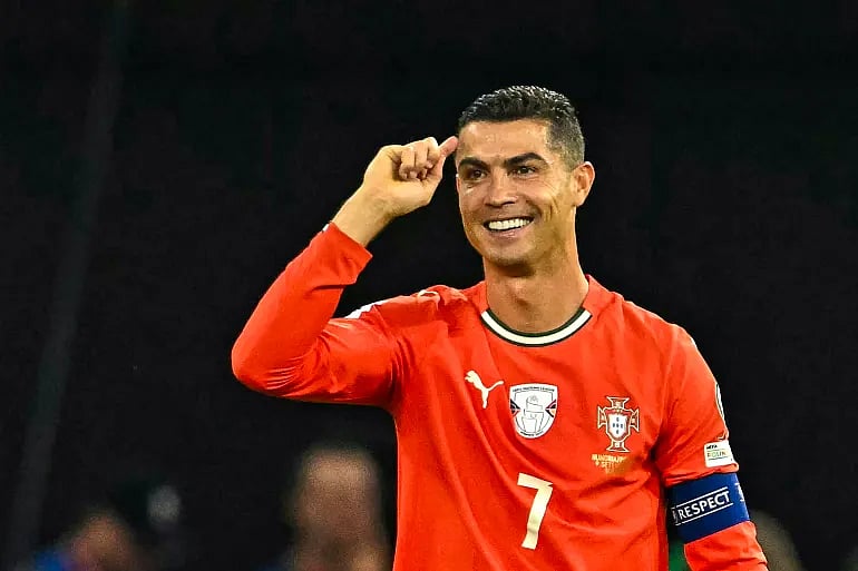 জরিমানার ৩৫ হাজার টাকা আয় করতে কতক্ষণ লাগবে রোনালদোর