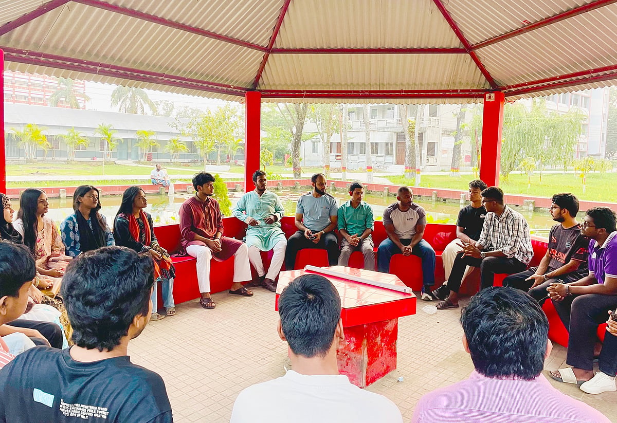 আদিম প্রবৃত্তি থেকে সমাজবাস্তবতা: পাঠচক্রে ‘প্রাগৈতিহাসিক’