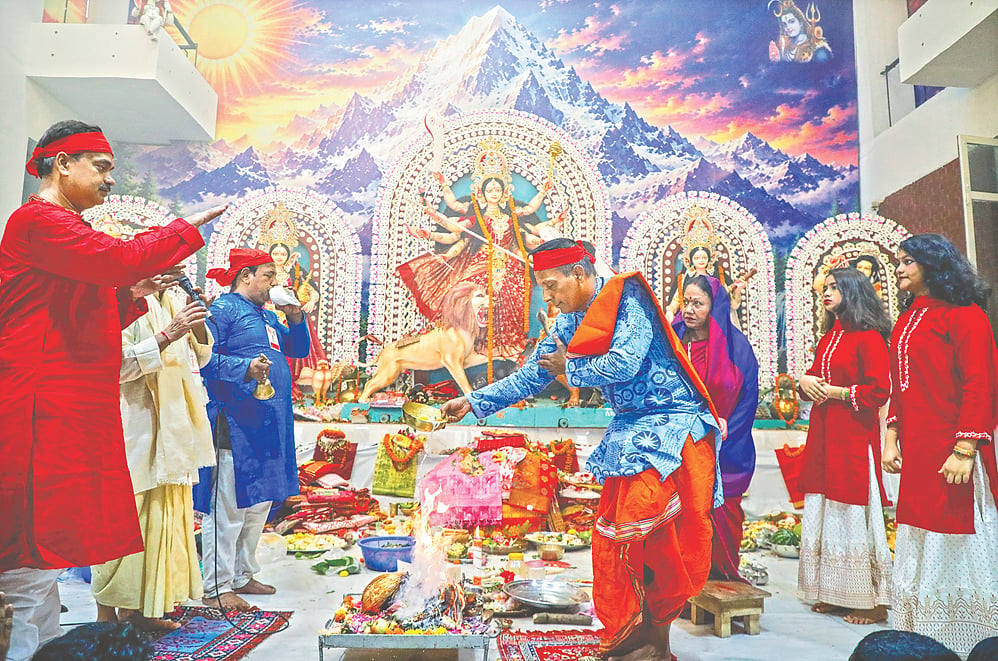 বিজয়া দশমীতে আজ শেষ হচ্ছে শারদীয় দুর্গোৎসব
