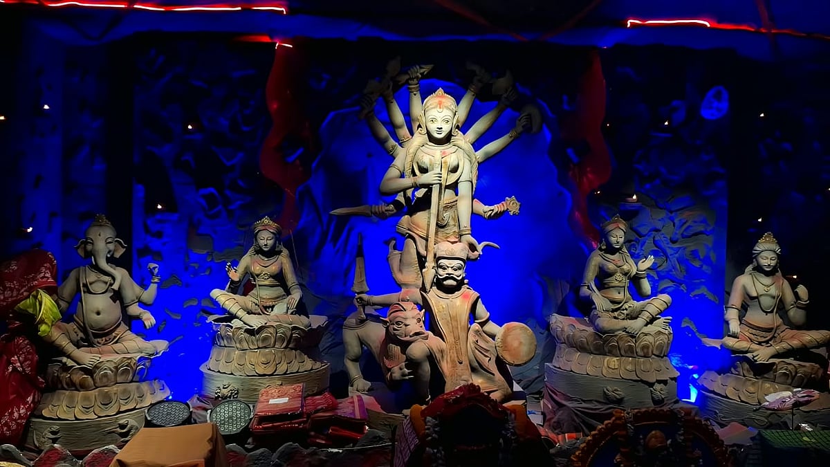 ছবিতে দেখুন চট্টগ্রাম মহানগরীর ৫টি মণ্ডপের পূজার আয়োজন