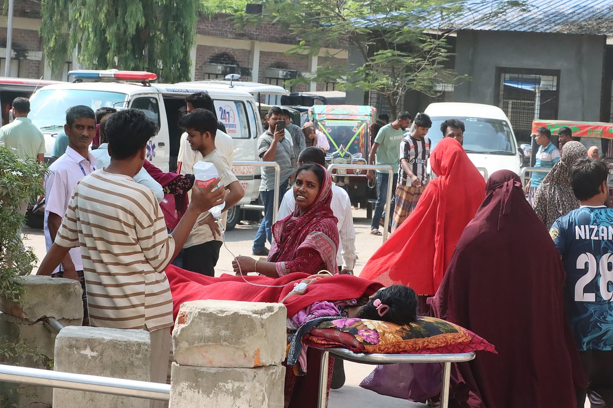 রাজশাহী মেডিকেলে ইন্টার্ন চিকিৎসকদের কর্মবিরতি, চিকিৎসাসেবা ব্যাহত