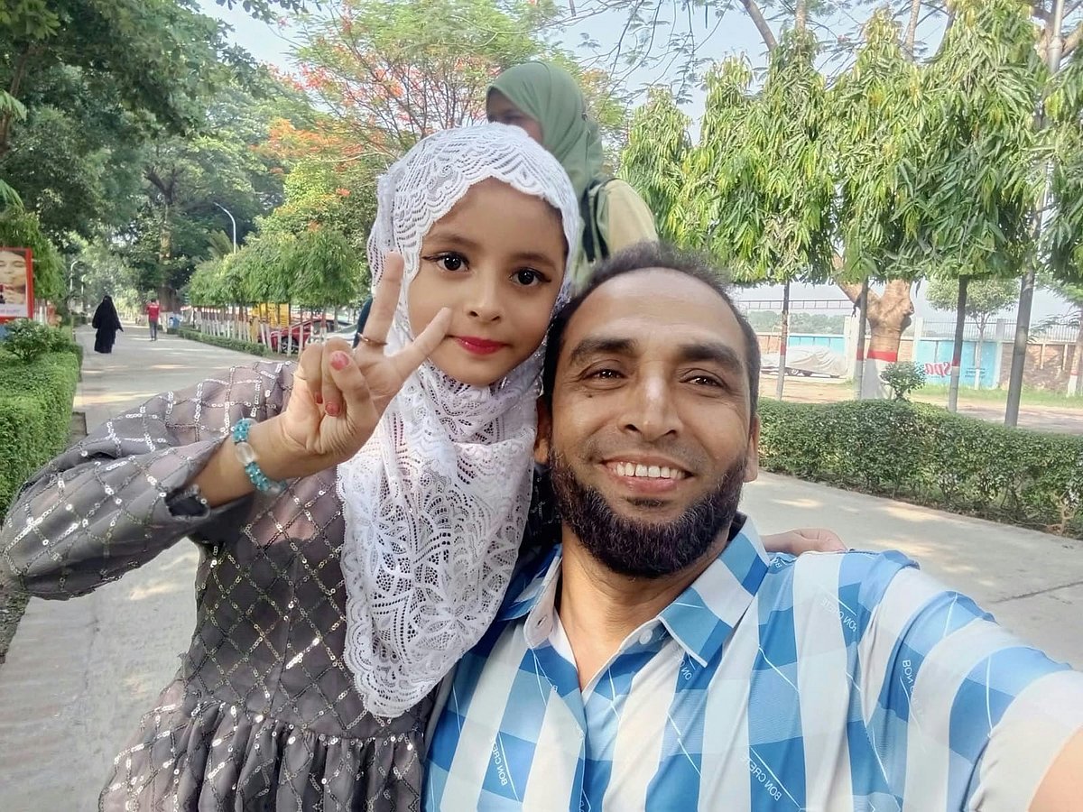 বাবা-মেয়েকে বাড়ির আঙিনায় দাফন, মৃত্যুর খবর জানানো হয়নি আহত স্ত্রী–ছেলেকে