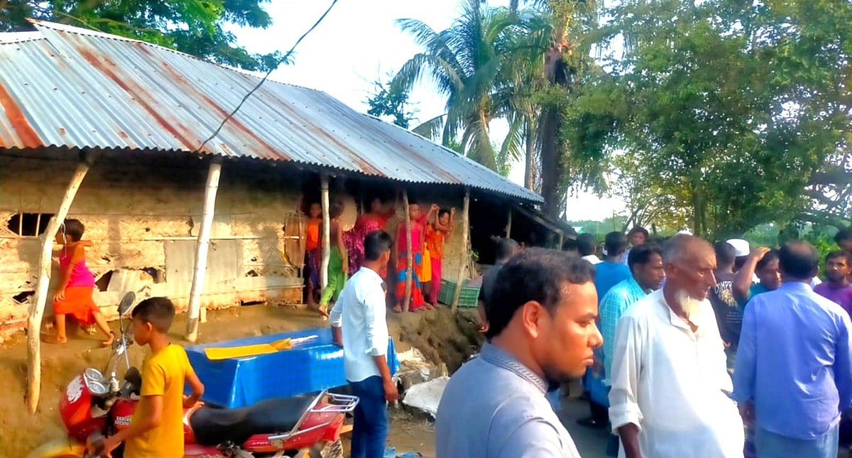 কিশোর ছেলের মরদেহ পড়ে ছিল শিমখেতে, আহাজারি থামছে না মায়ের