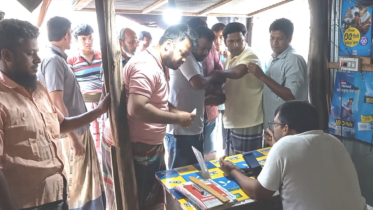 ইউপি সদস্যের পকেটে প্রতিবন্ধী ভাতার ১২ সিম কার্ড, টাকা তুলতে এসে ধরা