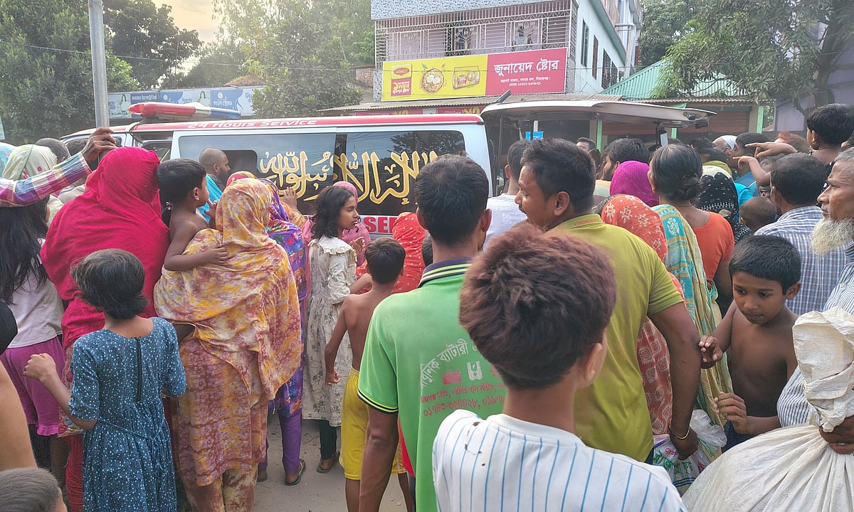‘মাদকের টাকার জন্য’ হামলা থামাতে গিয়ে প্রতিবেশীর ছুরিকাঘাতে যুবকের কবজি বিচ্ছিন্ন