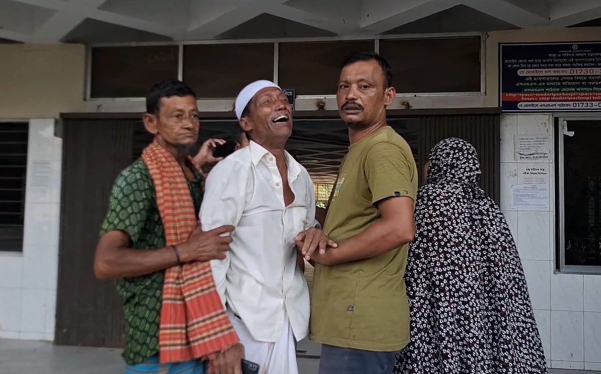বোরকা পরে এসে হামলা, ককটেল বিস্ফোরণের পর দুই পক্ষের সংঘর্ষে তরুণ নিহত