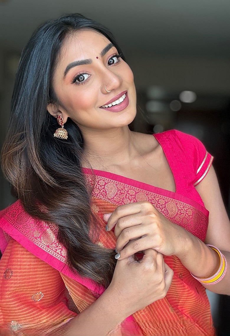 বিয়েতে এই রঙের শাড়িই পরতে চান সুনেরাহ্ বিনতে কামাল