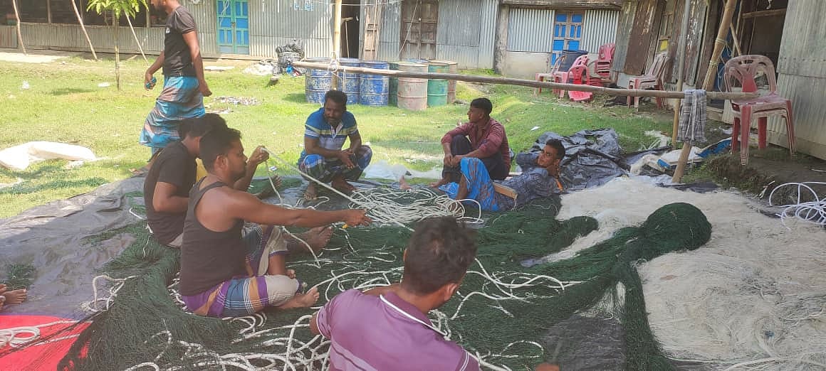 নিষেধাজ্ঞার মধ্যেও ধরা হচ্ছে ইলিশ, সরকারি সহায়তা পাননি কোনো জেলে