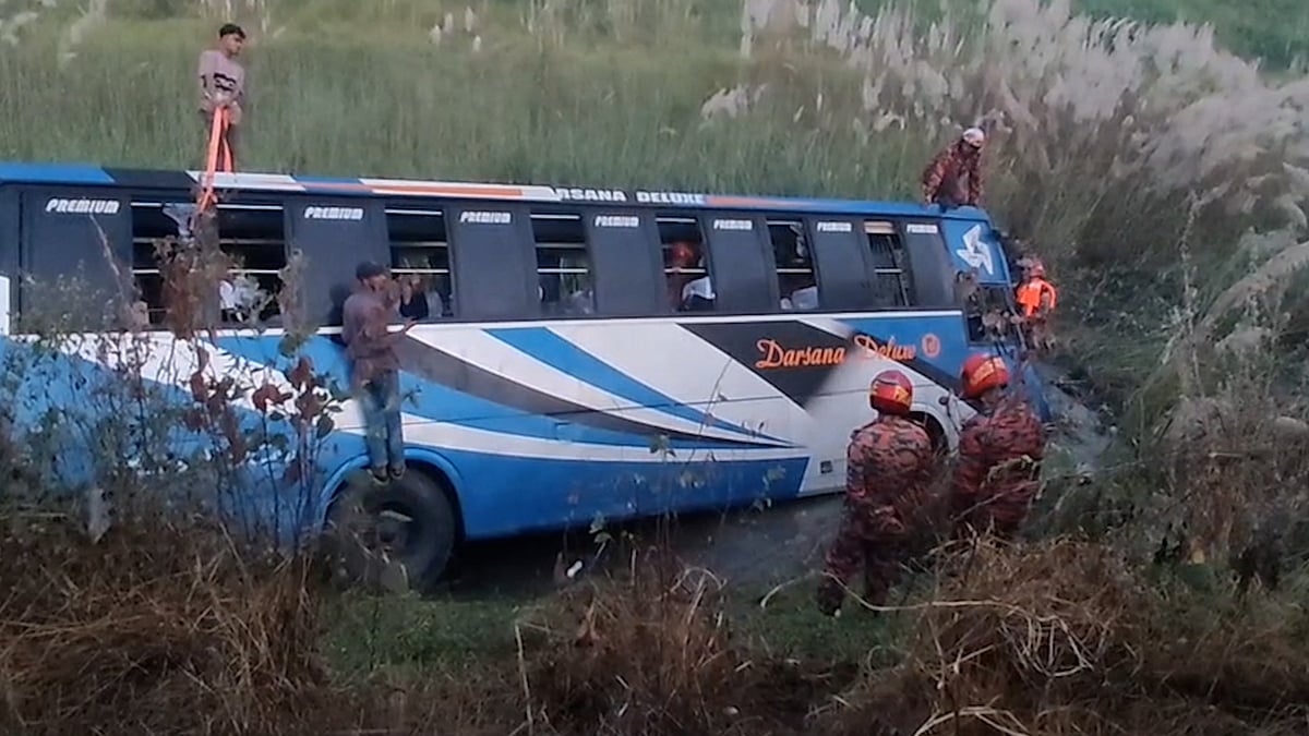 ঢাকা-মাওয়া এক্সপ্রেসওয়েতে যাত্রীবাহী বাস খাদে, নিহত ৩