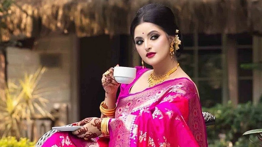 ঘুম থেকে তুলে কেক কাটাতেন, জন্মদিনে সেই মানুষকে খুঁজছেন পরীমনি