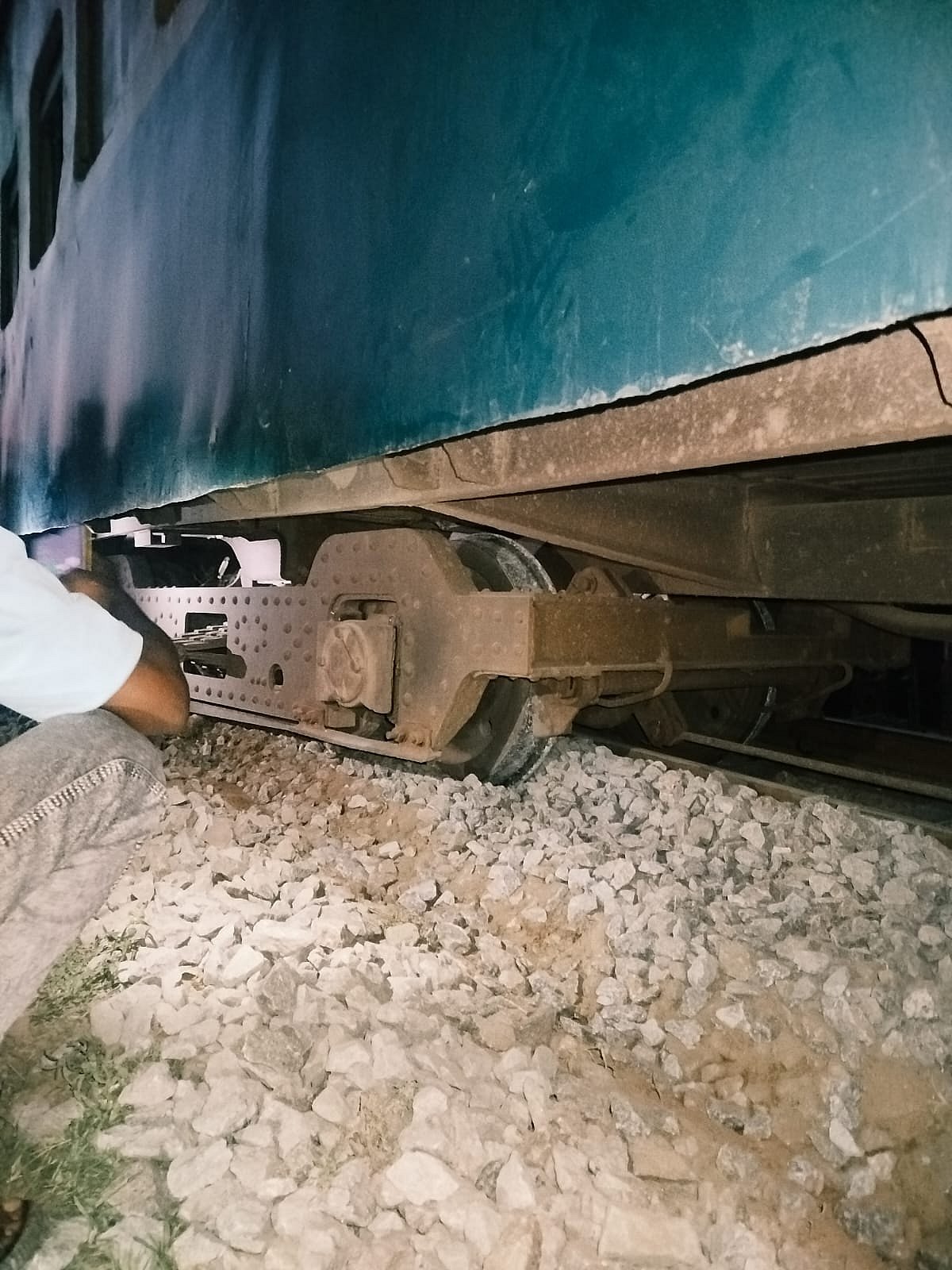 Dolonchapa Express Derails in Rangpur: Train Operations Halted Amid Passenger Unrest