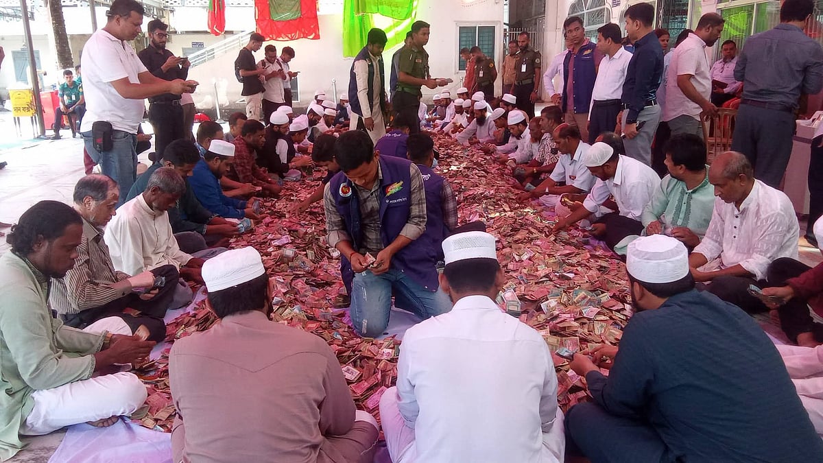 হজরত শাহজালাল (রহ.)-এর মাজারের দানবাক্সে মিলল ৮৮ লাখ টাকা