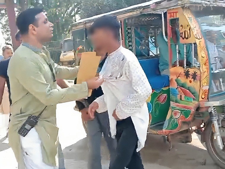 শ্রীপুরে থানা ফটকের সামনে যুবলীগের মিছিল, আটজনকে পুলিশে সোপর্দ