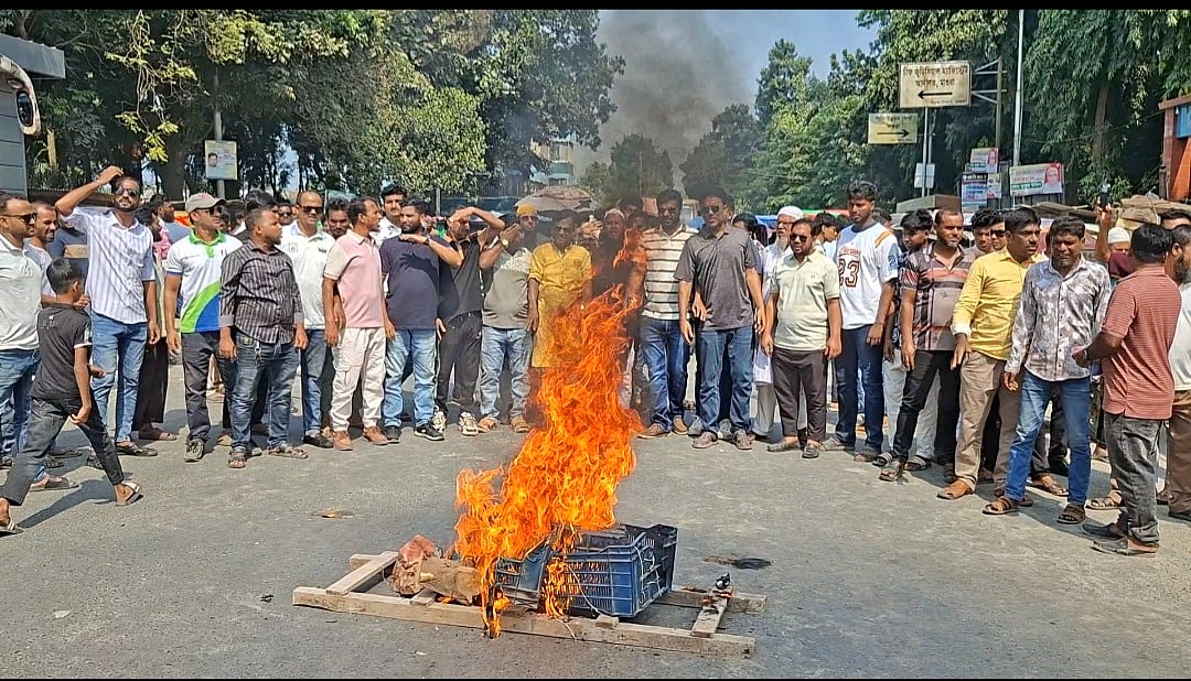 যুবদল নেতা হত্যার বিচার দাবিতে সড়ক অবরোধ