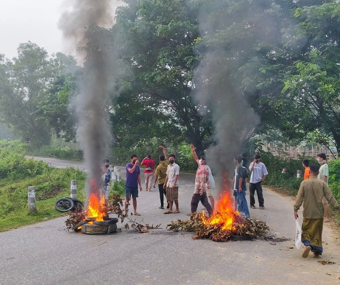 পাহাড়ে দুই জেলার সড়ক অবরোধ সমাপ্ত, স্বাভাবিক হচ্ছে যান চলাচল