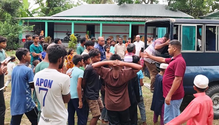 শিক্ষার্থীকে বলাৎকারের অভিযোগে মাদরাসা শিক্ষক আটক। কুষ্টিয়ার কুমারখালী, ২১ জুলাই ২০২৬