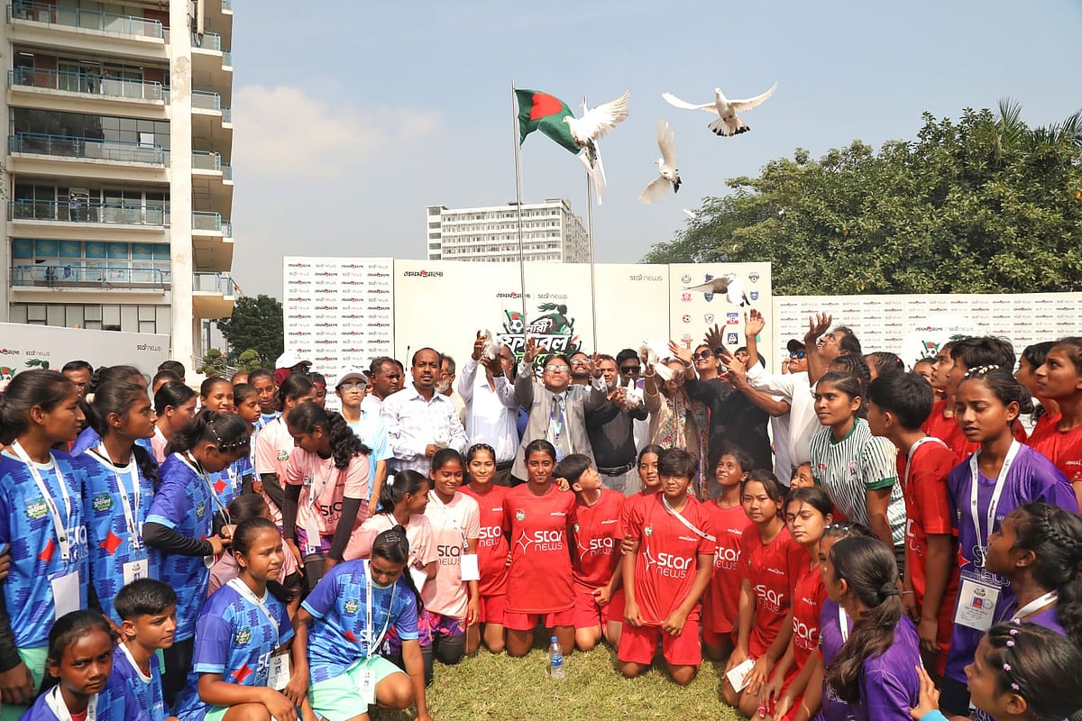ঢাকায় জমকালো ফুটবল উৎসব: আঞ্চলিক ফাইনালে নিশ্চিত হলো মোনালিসার স্থান