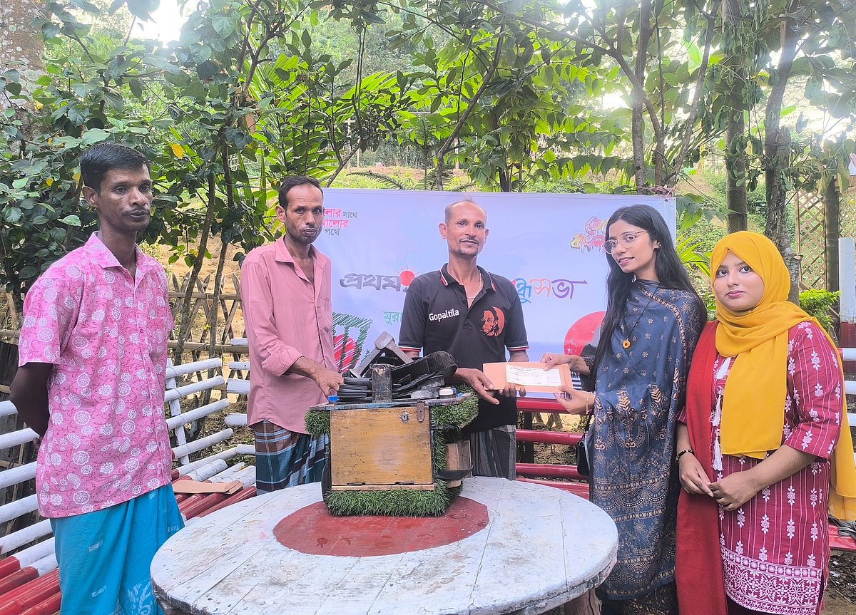 লাক্কাতুরা চা-বাগানের তিন মুচির পাশে মুরারিচাঁদ কলেজ বন্ধুসভা