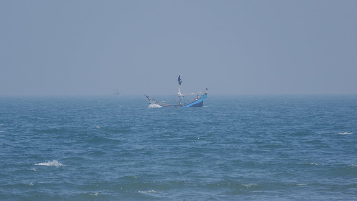 বঙ্গোপসাগরে গভীর নিম্নচাপ, ঘূর্ণিঝড়ের আশঙ্কা